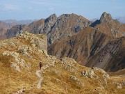 53 Dalla Cima di Val Pianella scendiamo verso il Lago Piazzotti e il Rifugio Benigni